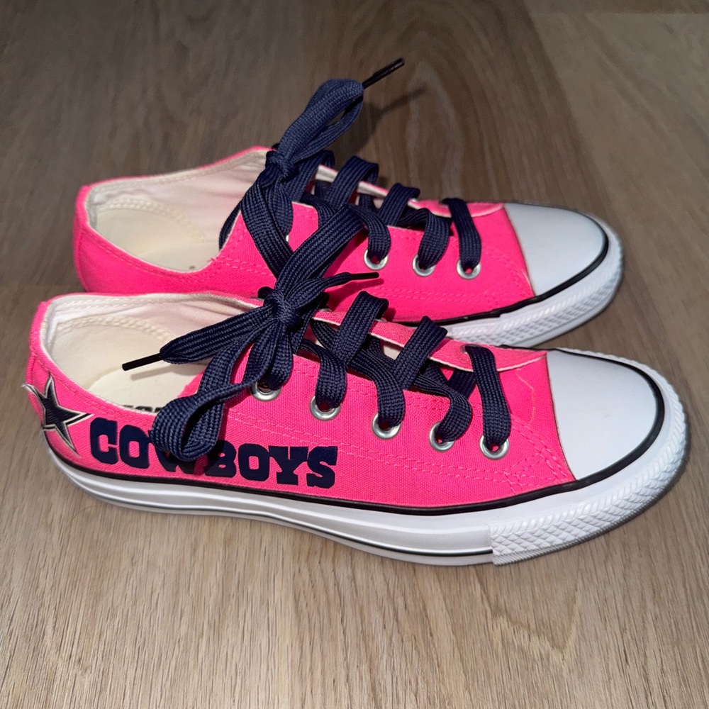 Dallas Cowboys NFL Football Pink & Blue Converse - Size 6 - Picture 3 of 7